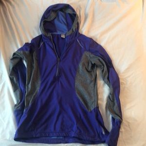 Hooded running quarter zip up